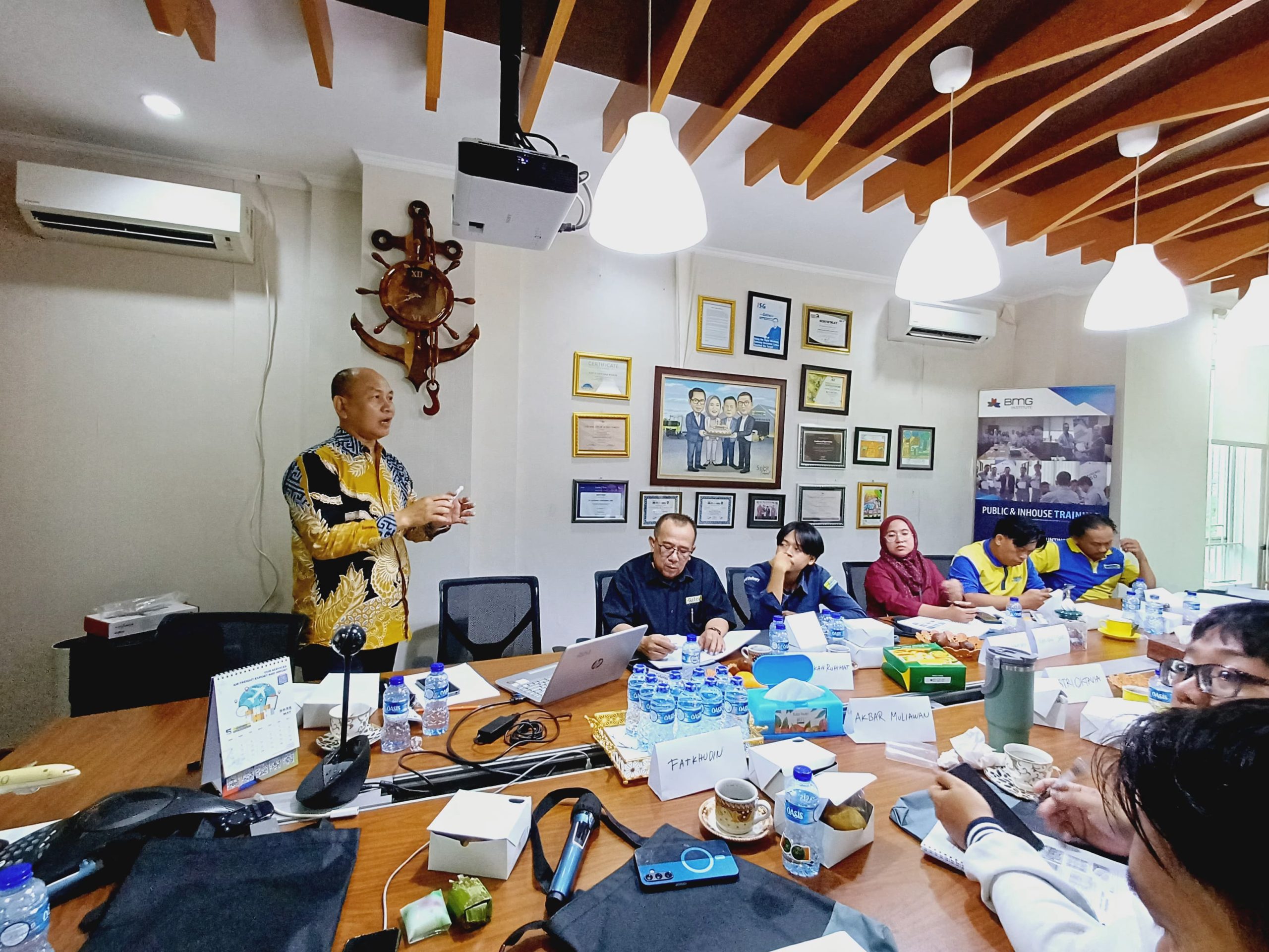 BMG selenggarakan in-house training untuk PT. Otsuka Indonesia In-House Training Material Handling - PT. Otsuka Indonesia Day 1